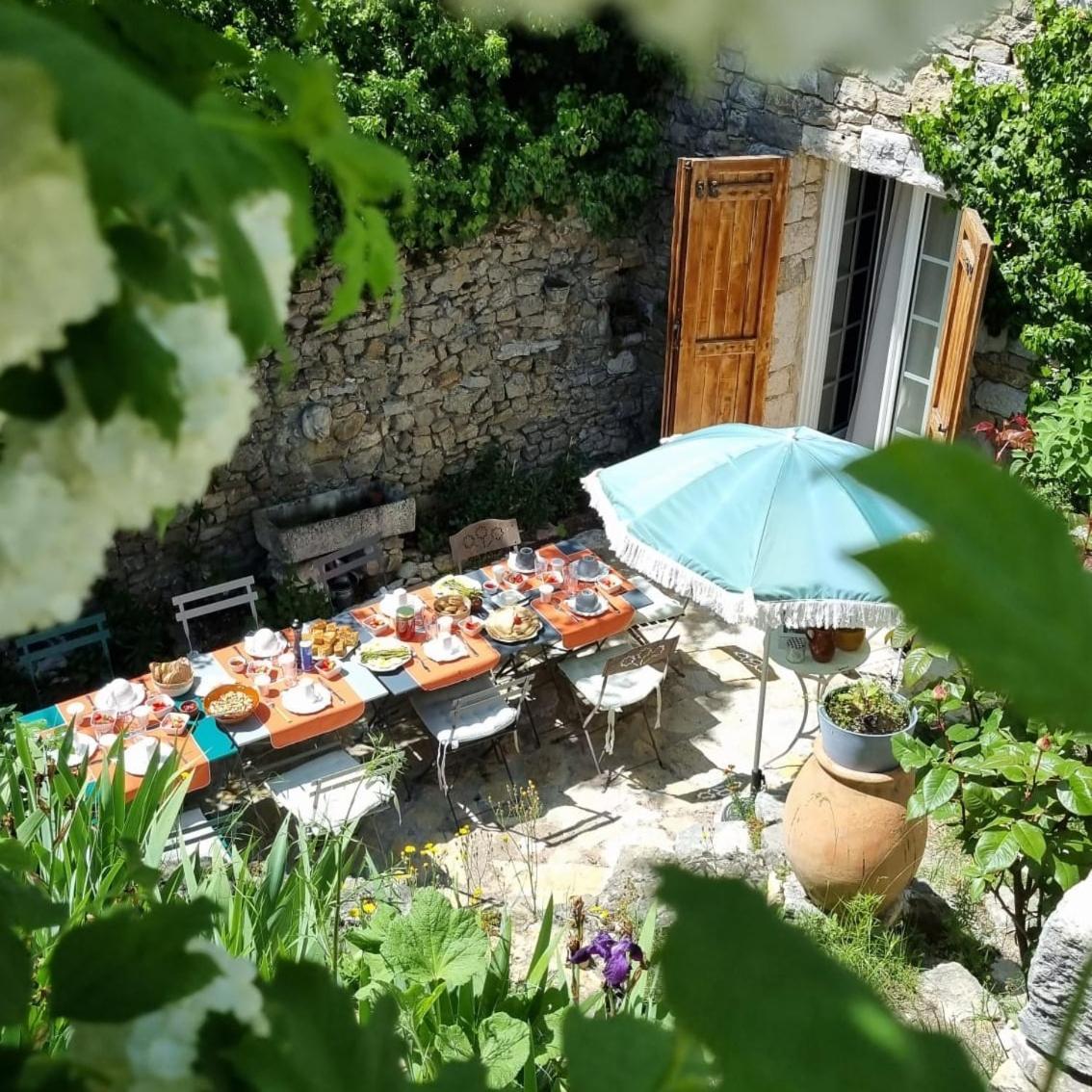 Les Roses Tremieres Bed & Breakfast Bargeme Exterior photo